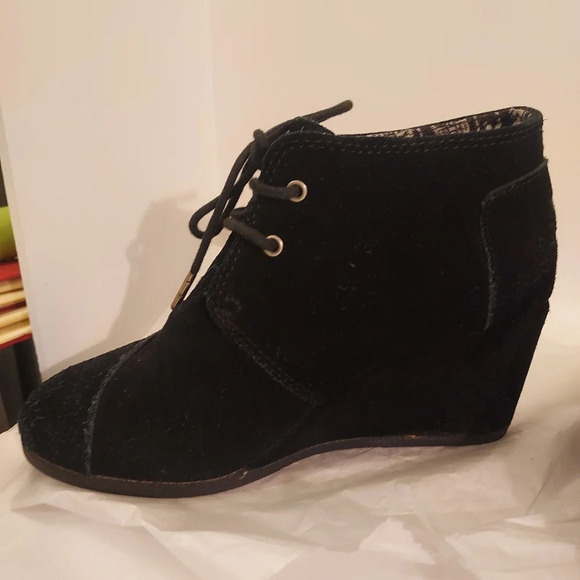 Toms Black Suede Desert Wedge Booties in Size 7 - Picture 3 of 10